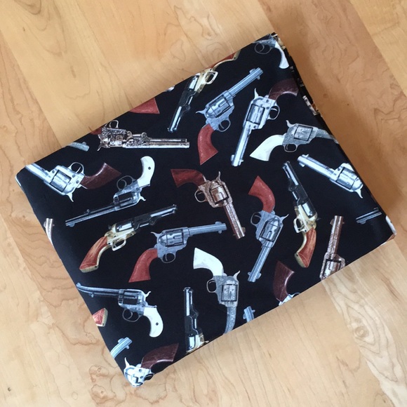 Revolver / Pistol / Gun Print Quilting Fabric - Picture 11 of 11